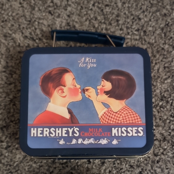 Vintage Small Hershey's Milk Chocolate Kisses Tin Lunchbox - Picture 1 of 6